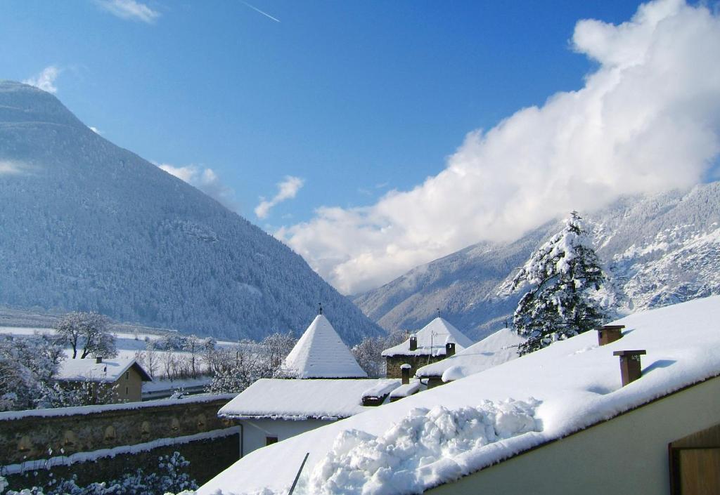 Hotel Gasthof Gruener Baum Glorenza Exterior foto